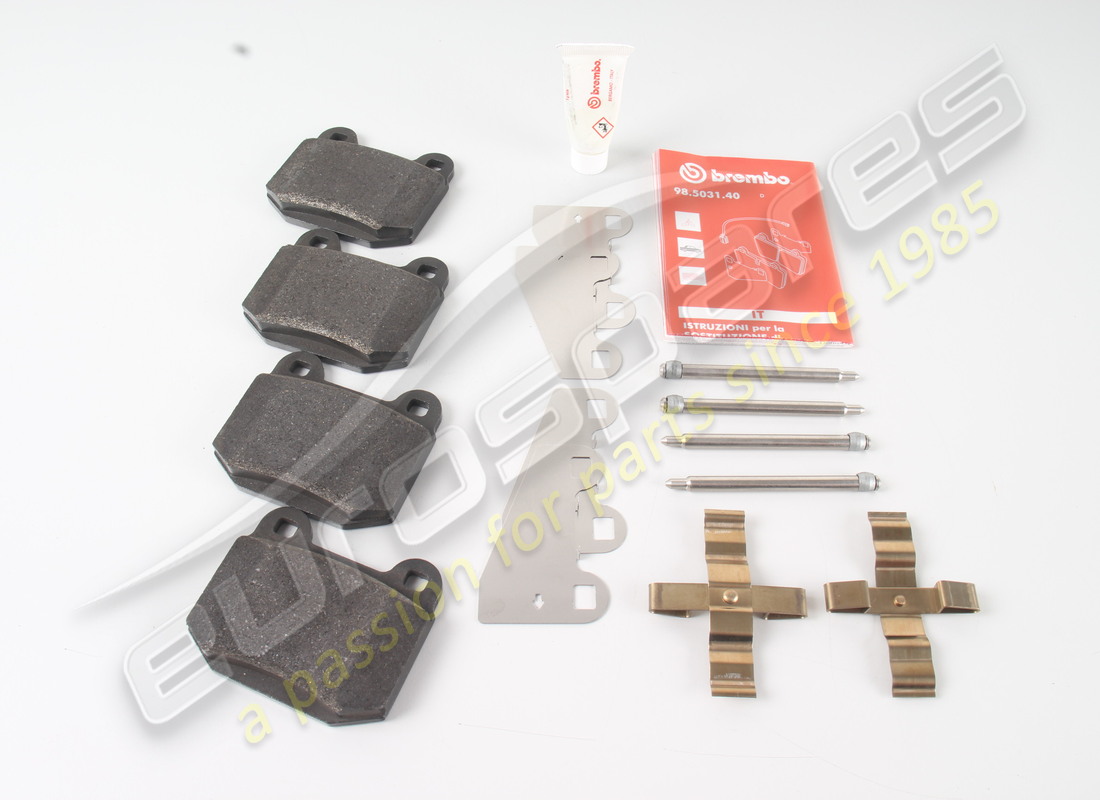 NOUVEAU JEU DE PLAQUETTES DE FREIN ARRIÈRE Maserati. NUMÉRO DE PIÈCE 673010320 (1)