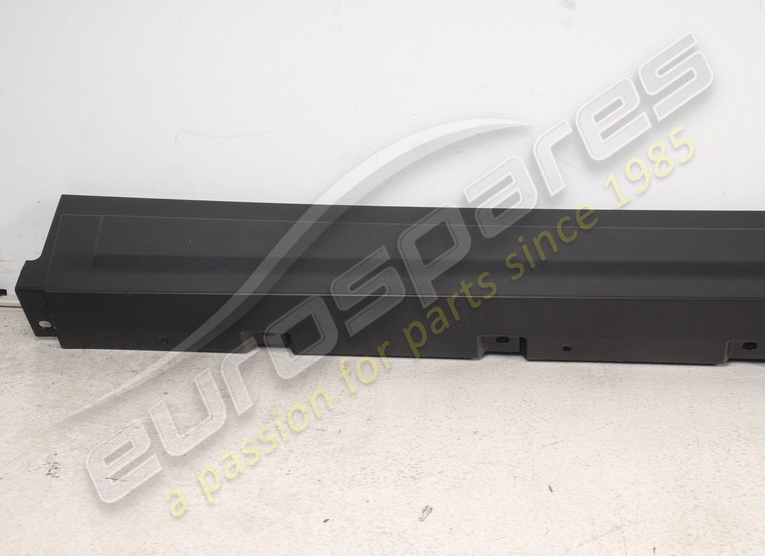 nouvelle porte avant gauche maserati emossed mould. numéro de pièce 670065825 (2)