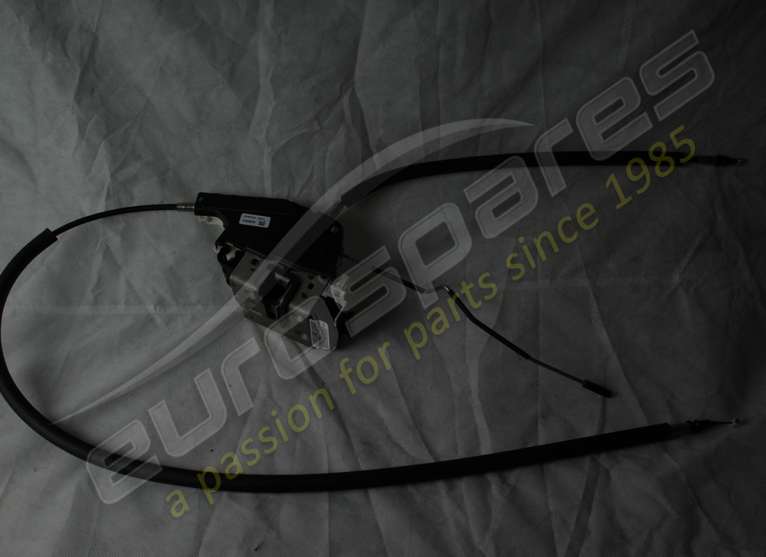 nouvelle serrure de porte avant droite maserati. numéro de pièce 670107805 (10)