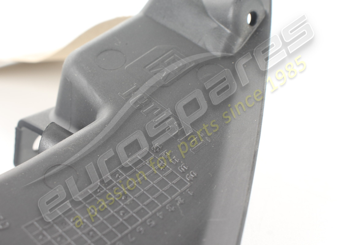 nouveau ferrari couvercle central inférieur. numéro de pièce 82986700 (3)