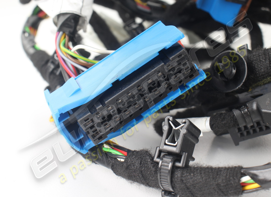 FAISCEAU DE CÂBLAGE DE CONSOLE D'OCCASION MASERATI. RÉFÉRENCE 670038106 (3) faisceau de câblage de console d'occasion maserati. référence 670038106 (3)