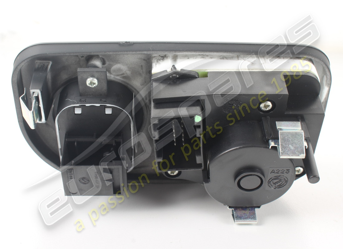 NOUVELLE PLAQUE FERRARI POUR FEUX ET RÉTROVISEUR. RÉFÉRENCE 227031 (2) nouvelle plaque ferrari pour feux et rétroviseur. référence 227031 (2)