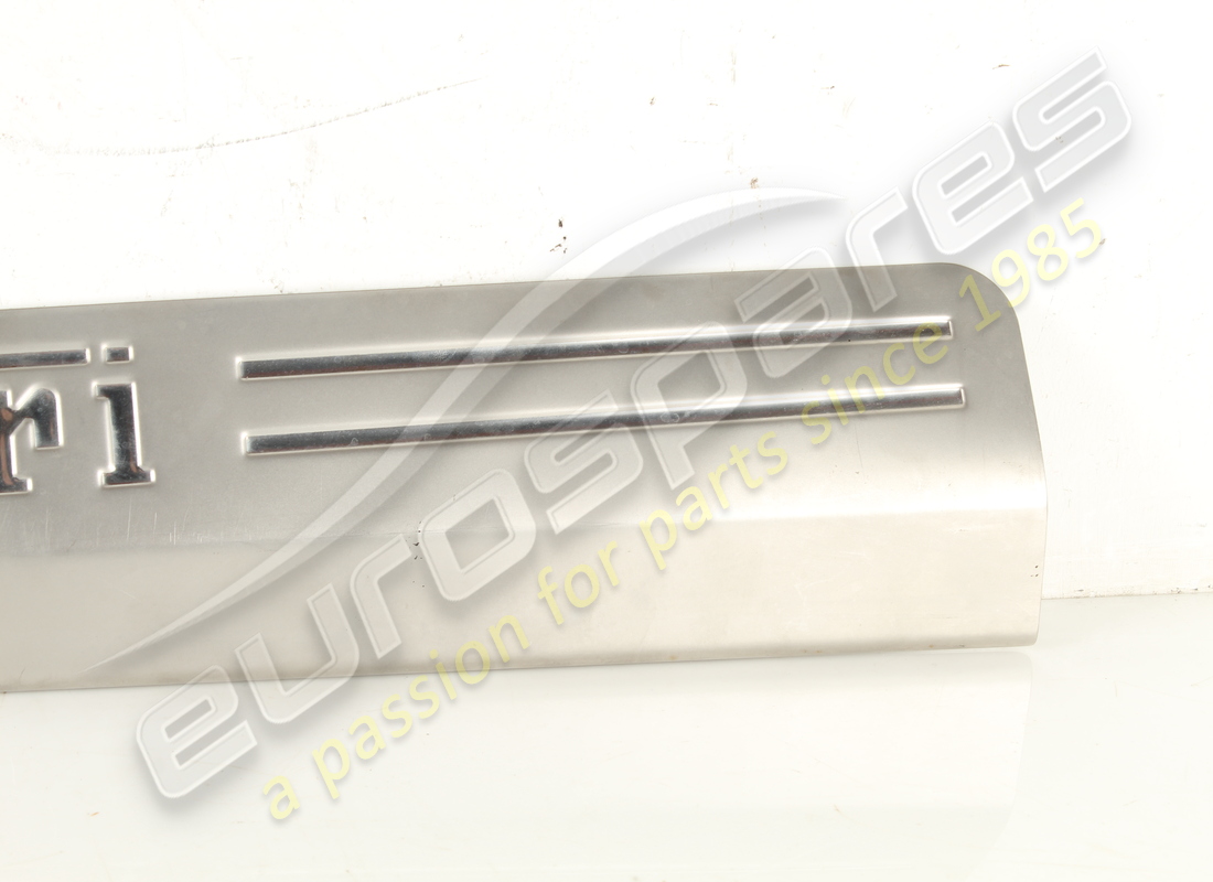 UTILISÉ Ferrari PLAQUE DE PIED DROIT. NUMÉRO DE PIÈCE 81361800 (1)