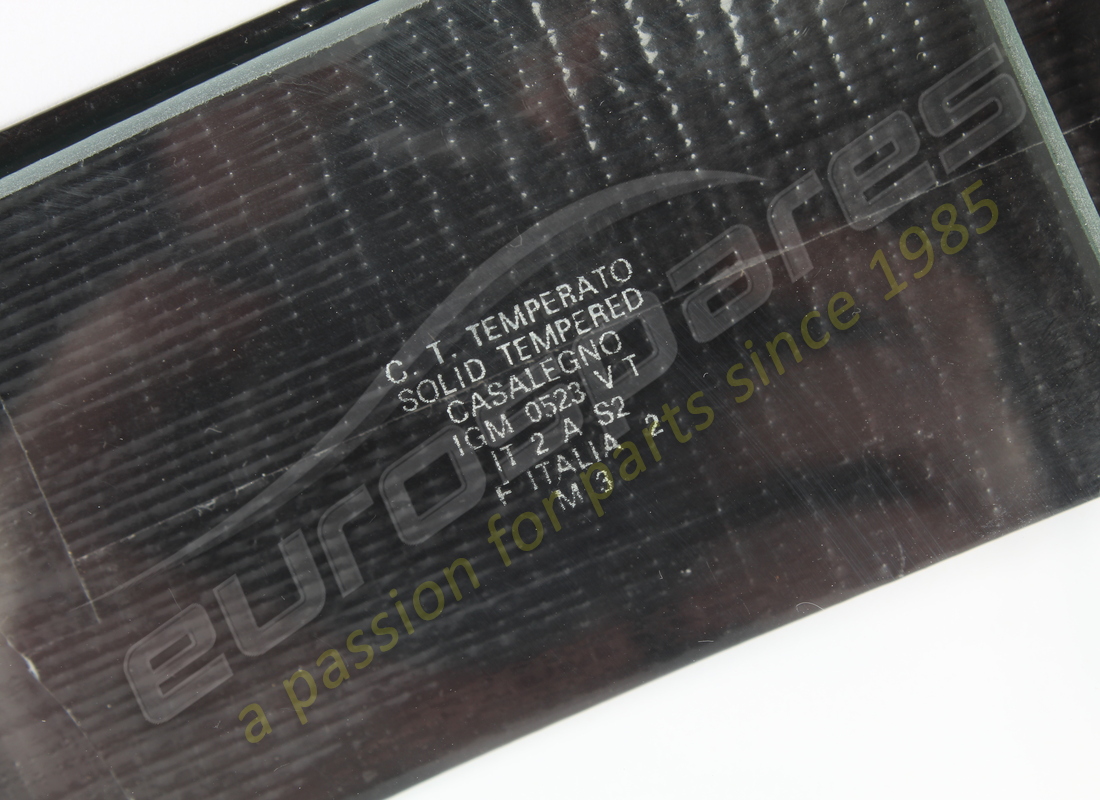 nouveau ferrari arrière droit quart de verre. référence 2534252800 (2)