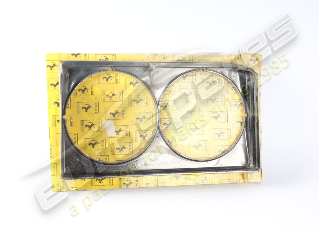 nouveau couvercle en plastique pour phare droit ferrari. numéro de pièce 40109407 (1)