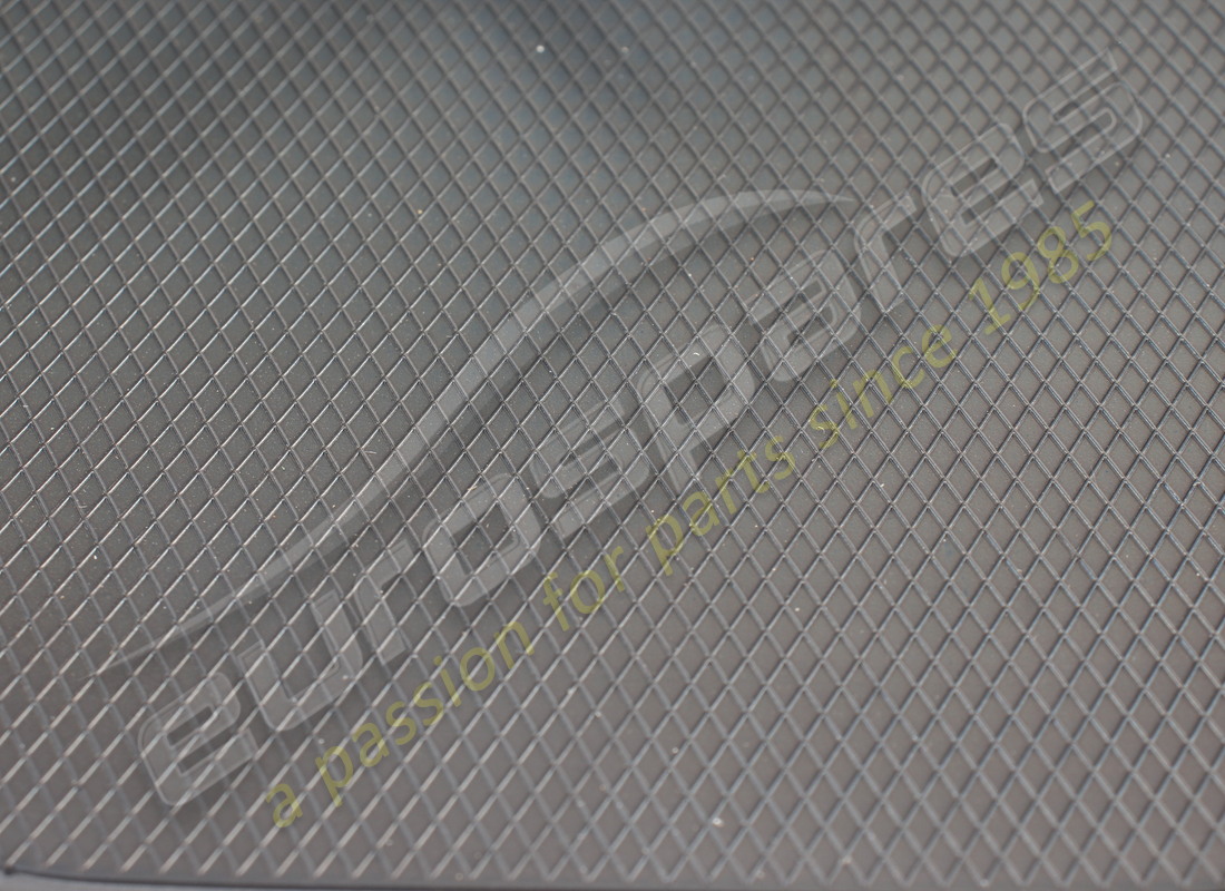nouvelle protection ferrari. numéro de pièce 62943200 (2)