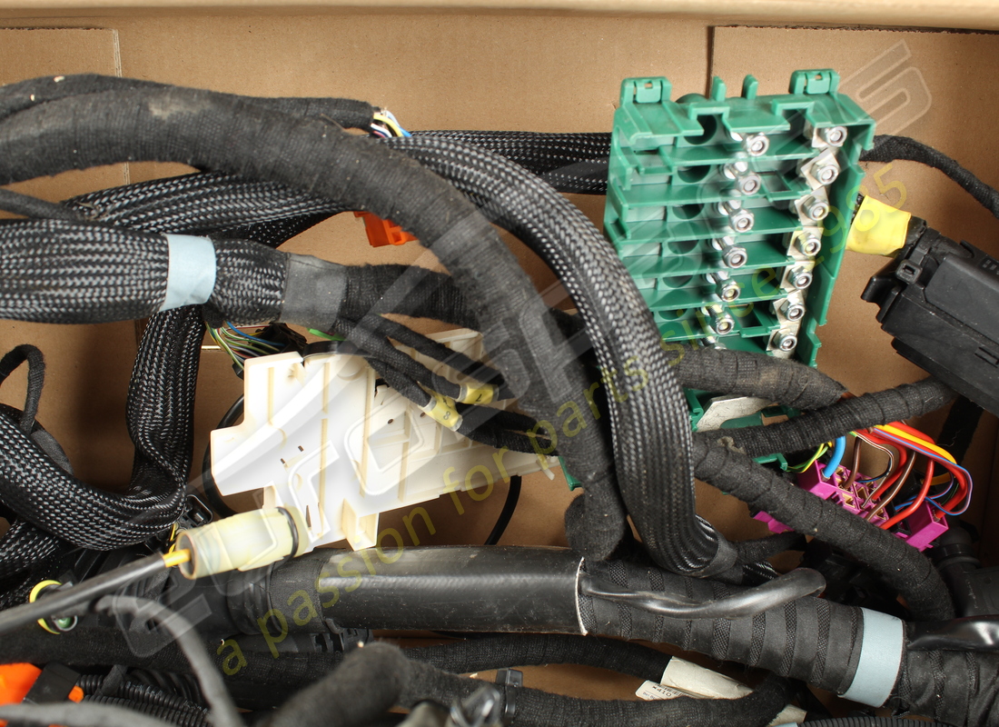 NOUVEAU FAISCEAU LAMBORGHINI POUR COMPARTIMENT MOTEUR. RÉFÉRENCE 410907557A (3) nouveau faisceau lamborghini pour compartiment moteur. référence 410907557a (3)