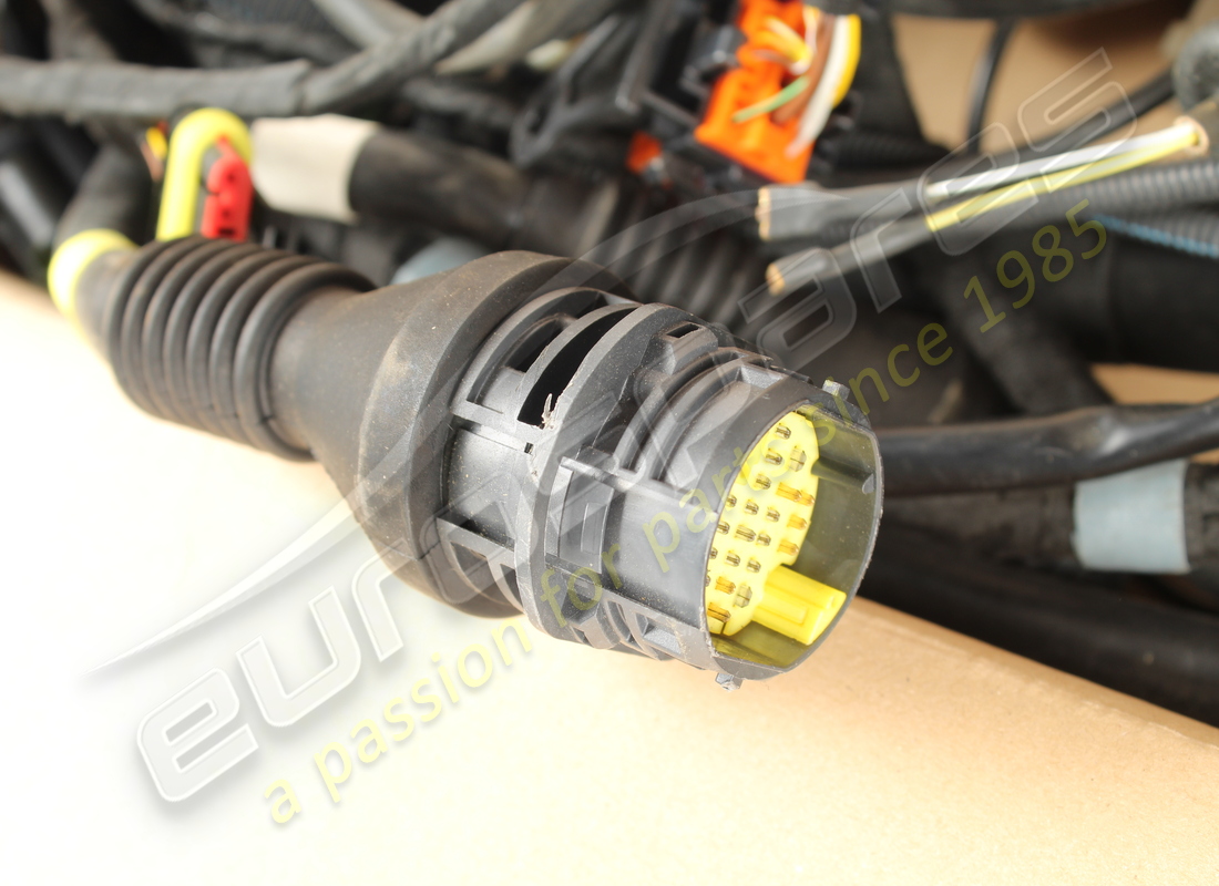 NOUVEAU FAISCEAU LAMBORGHINI POUR COMPARTIMENT MOTEUR. RÉFÉRENCE 410907557A (2) nouveau faisceau lamborghini pour compartiment moteur. référence 410907557a (2)