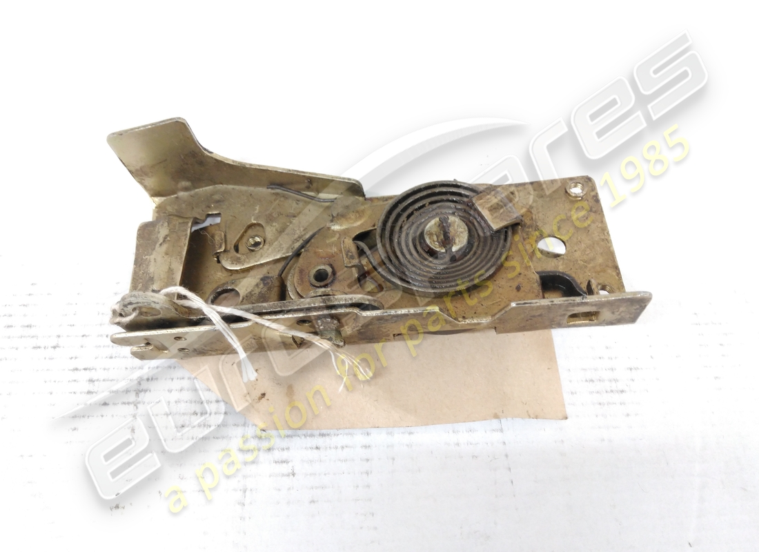nouvelle serrure de porte gauche ferrari. numéro de pièce 2433017301 (1)