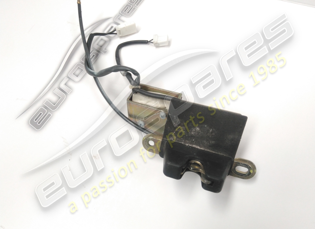 SERRURE DE COFFRE À BAGAGES D'OCCASION Maserati. NUMÉRO DE PIÈCE 374730108 (1)