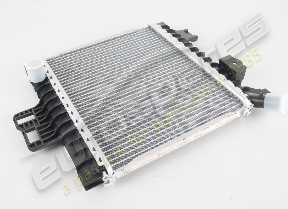 nouveau radiateur auxiliaire lamborghini. numéro de pièce 4m0121218g (1)