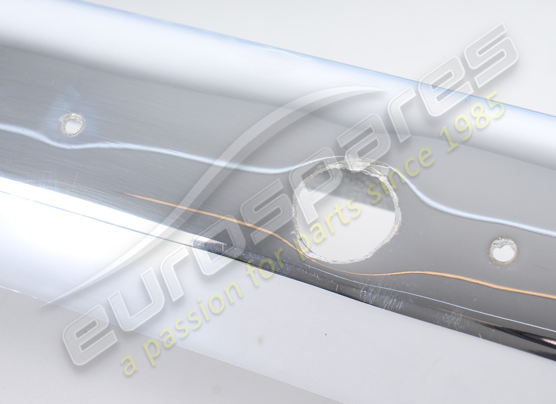 NOUVEAU FERRARI 275GTB PARE-CHOCS ARRIÈRE CENTRAL. NUMÉRO DE PIÈCE 20401709 (6) nouveau ferrari 275gtb pare-chocs arrière central. numéro de pièce 20401709 (6)