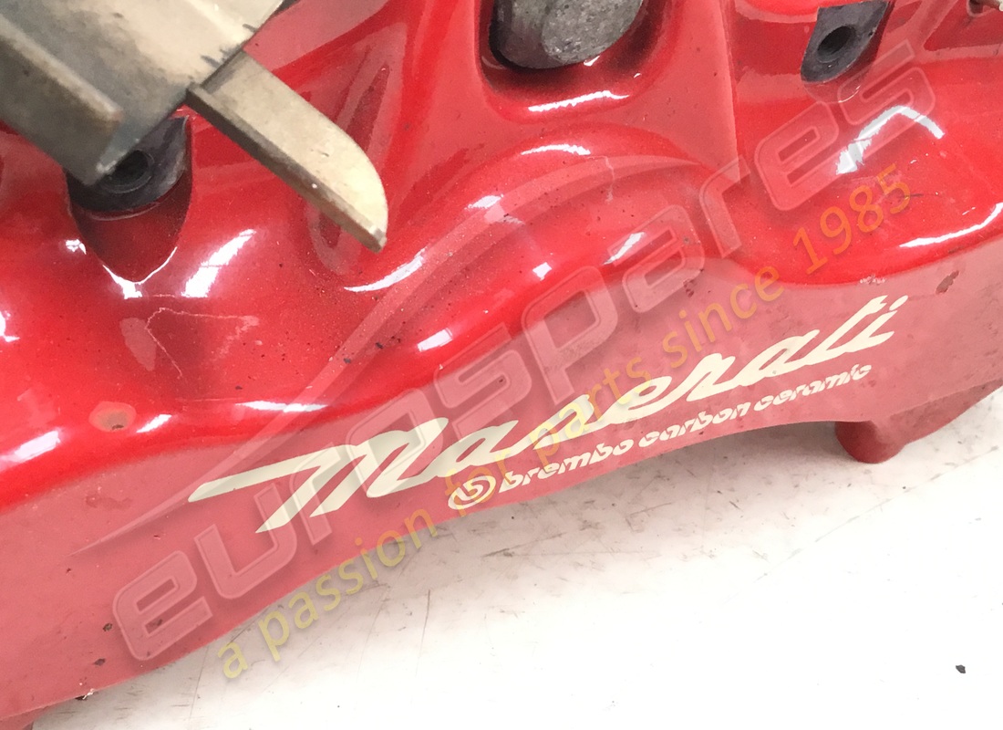 étrier avant complet d'occasion maserati, gauche, numéro de pièce 83121605 (2)