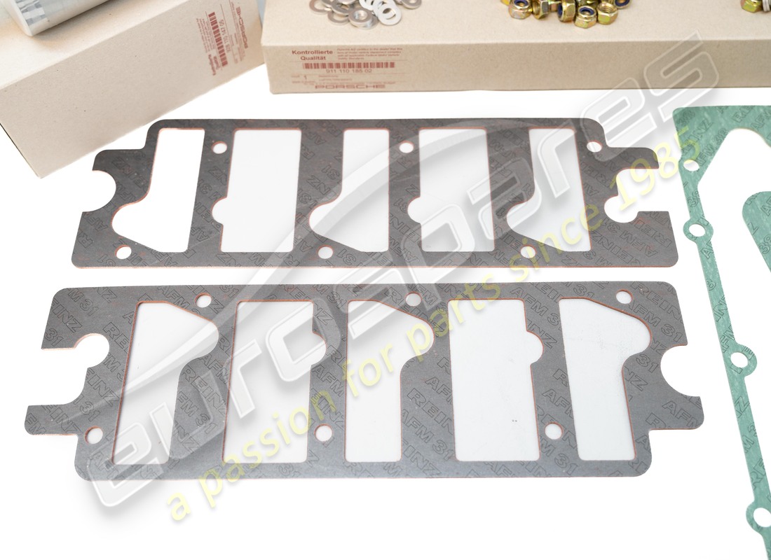 KIT D'ENTRETIEN NEUF PORSCHE - POUR INTERVALLES DE 20,000 KM - COMPRENANT : - D - MJ 1981>>. RÉFÉRENCE 91110095601 (10) kit d'entretien neuf porsche - pour intervalles de 20,000 km - comprenant : - d - mj 1981>>. référence 91110095601 (10)