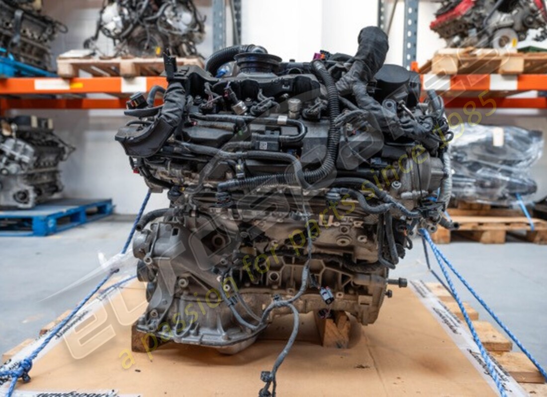 MOTEUR Lamborghini UTILISÉ. NUMÉRO DE PIÈCE 0P2100021S (1)