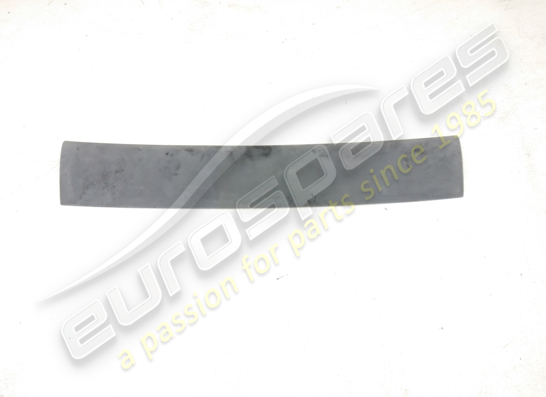 nouveau spoiler arrière ferrari. numéro de pièce 62400000 (1)