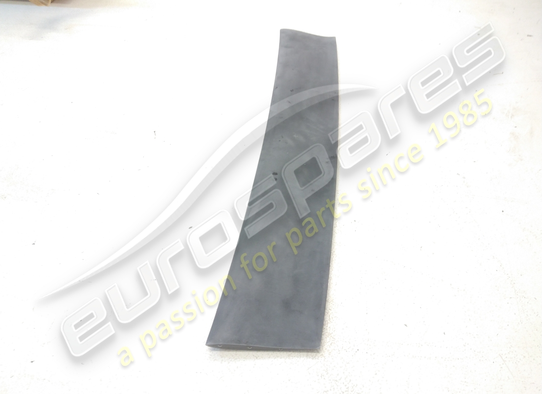 nouveau spoiler arrière ferrari. numéro de pièce 62400000 (3)