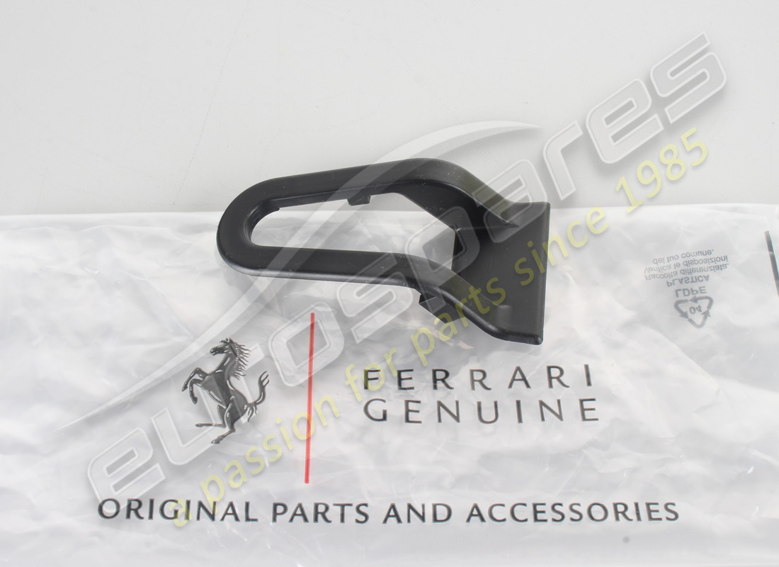 nouvelle plaque droit ferrari. numéro de pièce 65705000 (3)
