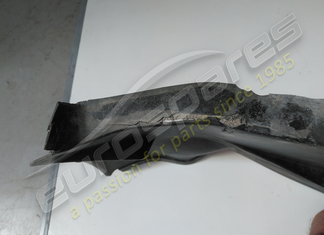 panneau de timonerie gauche ferrari endommagé . numéro de pièce 64272900 (2)