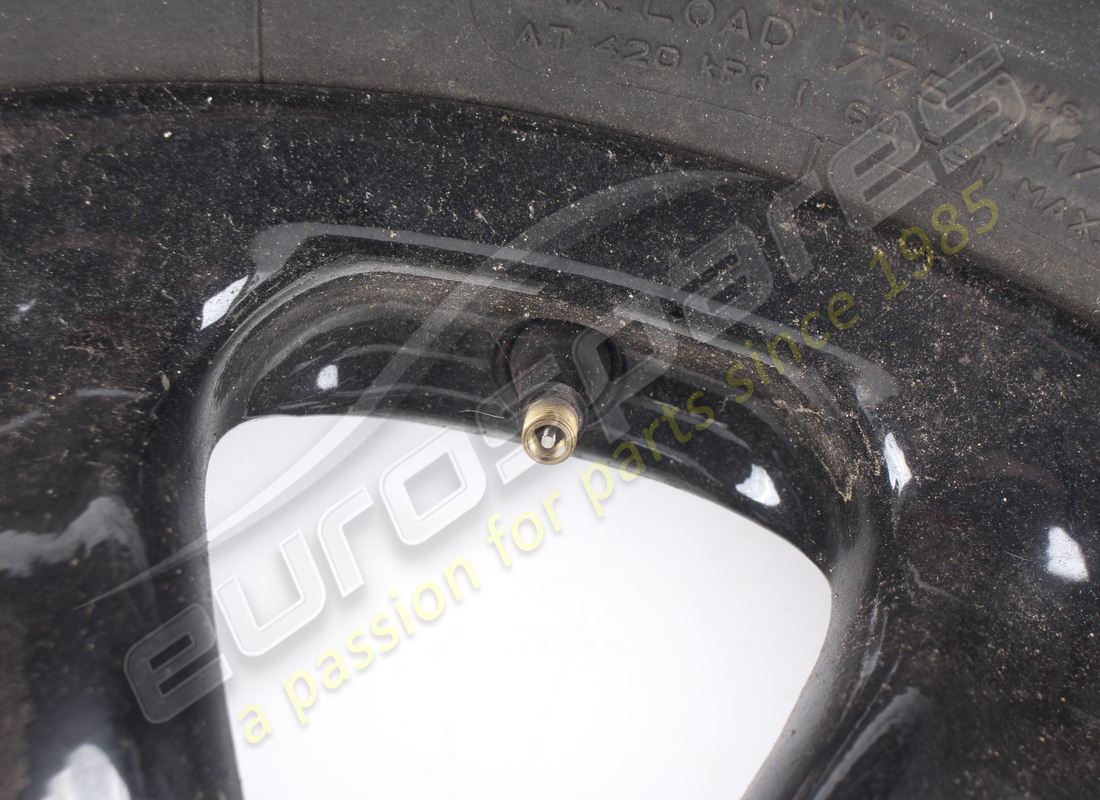 MASERATI ROUE DE SECOURS UTILISÉE AVEC PNEU. NUMÉRO DE PIÈCE 377230019 (2) maserati roue de secours utilisée avec pneu. numéro de pièce 377230019 (2)