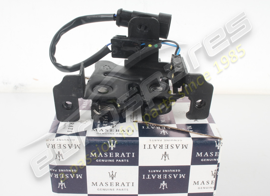 nouveau serrure de capot maserati. numéro de pièce 670152938 (4)