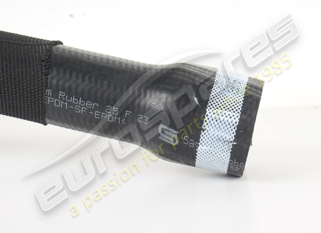 nouveau tuyau de refoulement maserati du moteur au radiateur. numéro de pièce 221355 (4)