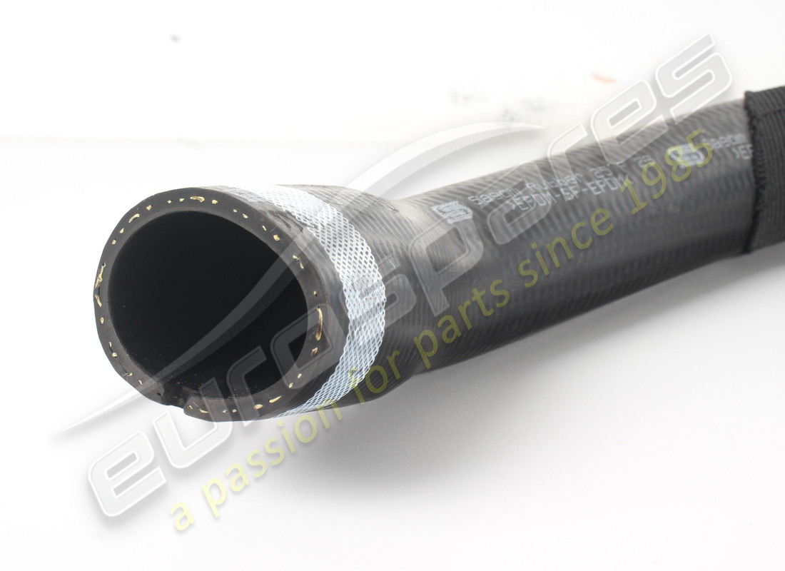nouveau tuyau de refoulement maserati du moteur au radiateur. numéro de pièce 221355 (3)