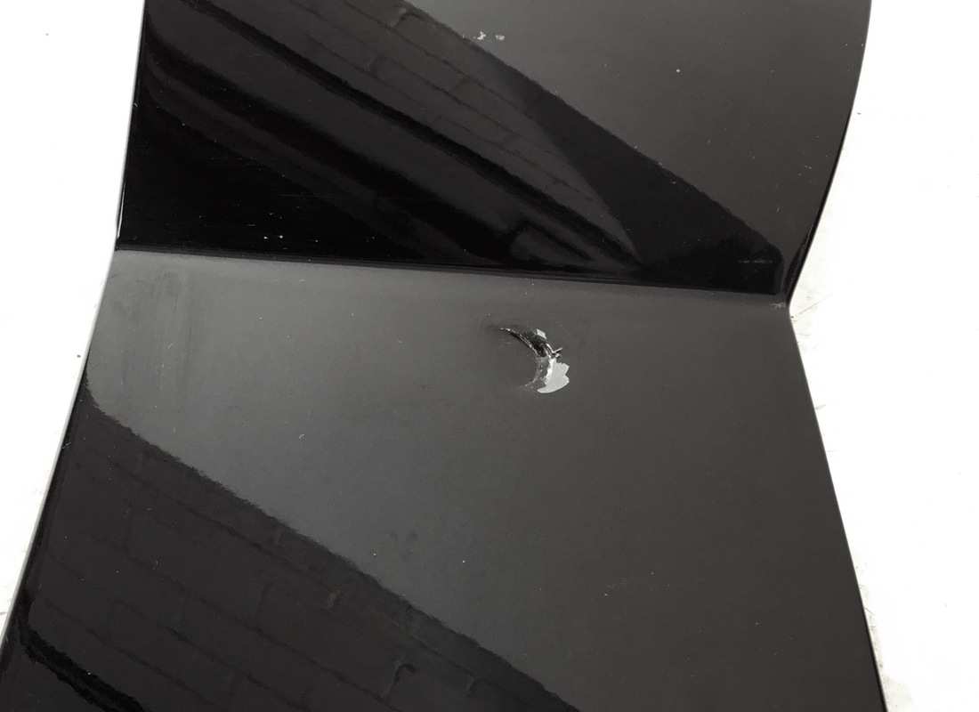 spoiler arrière lamborghini endommagé. numéro de pièce 470827933 (3)