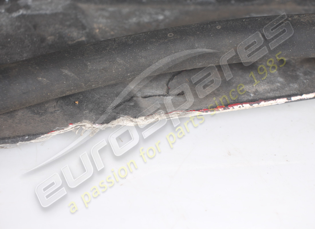 UTILISÉ FERRARI PARE-CHOCS AVANT. NUMÉRO DE PIÈCE 64861610 (18) utilisé ferrari pare-chocs avant. numéro de pièce 64861610 (18)