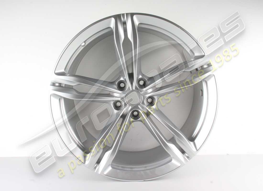 utilisé ferrari roue arrière. numéro de pièce 328871 (1)