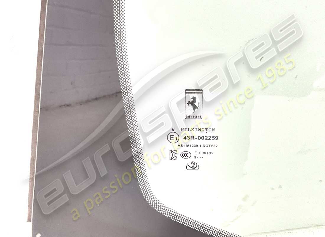 nouveau pare-brise ferrari. numéro de pièce 900632 (2)