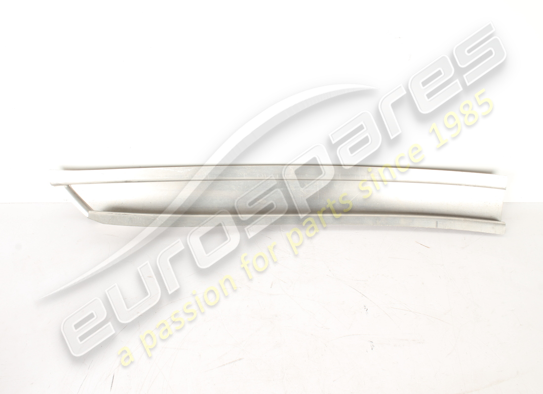 nouveau bouclier de pilier droit ferrari. numéro de pièce 68042311 (2)