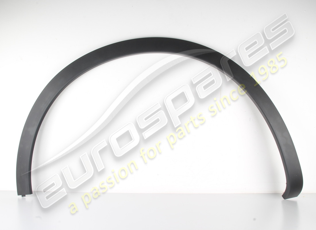 nouvelle garniture de passage de roue arrière droit maserati. numéro de pièce 670168153 (2)