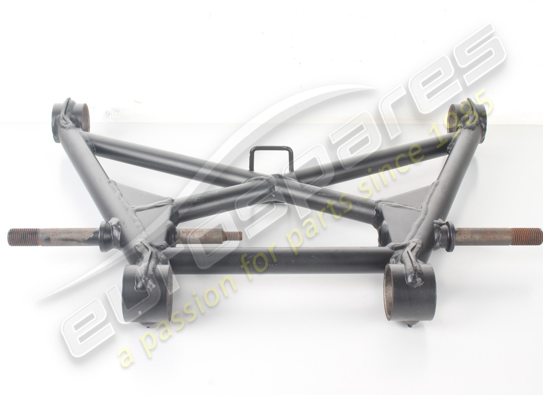 NOUVEAU LEVIER INFÉRIEUR ARRIÈRE FERRARI. NUMÉRO DE PIÈCE 124304 (2) nouveau levier inférieur arrière ferrari. numéro de pièce 124304 (2)