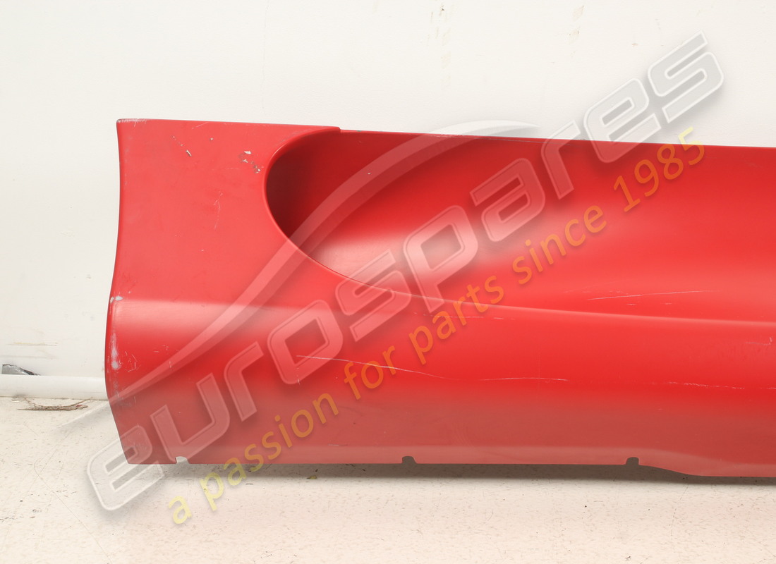 utilisé ferrari revêtement sous-porte droit. numéro de pièce 66099410 (2)