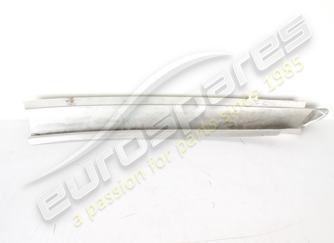 nouveau bouclier de pilier gauche ferrari. numéro de pièce 68042411 (2)
