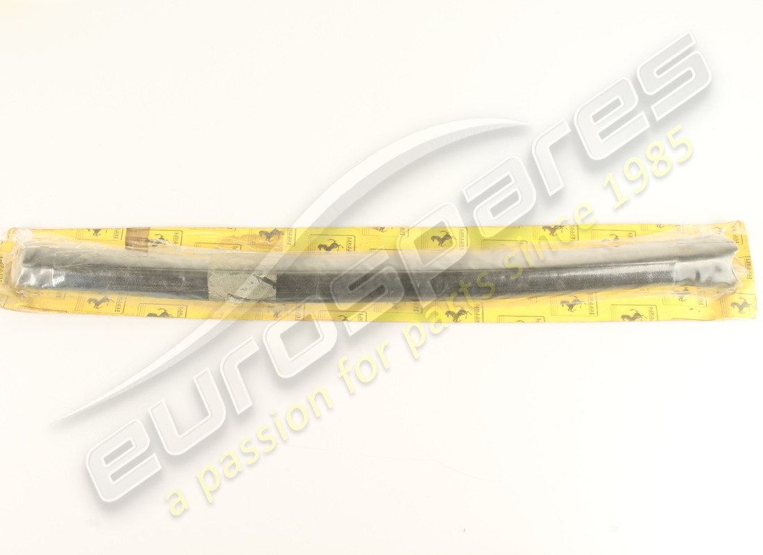 nouveau joint latéral gauche ferrari. numéro de pièce 63506400 (1)