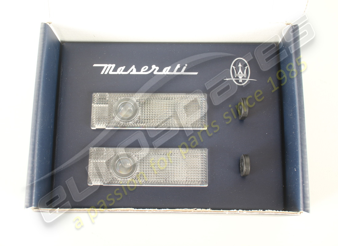 kit de lumières de courtoisie avec logo neuf maserati. numéro de pièce 940001126 (2)