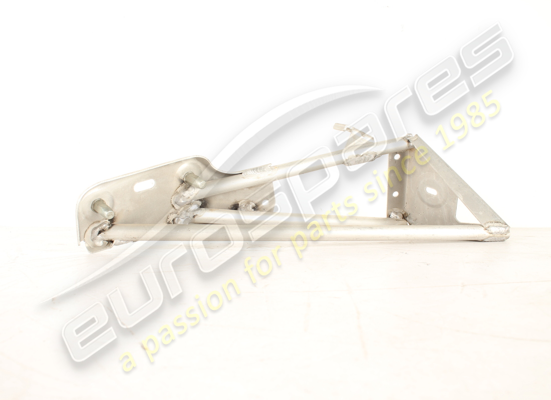 nouveau support de montage sur flanque gauche ferrari. numéro de pièce 84041800 (2)