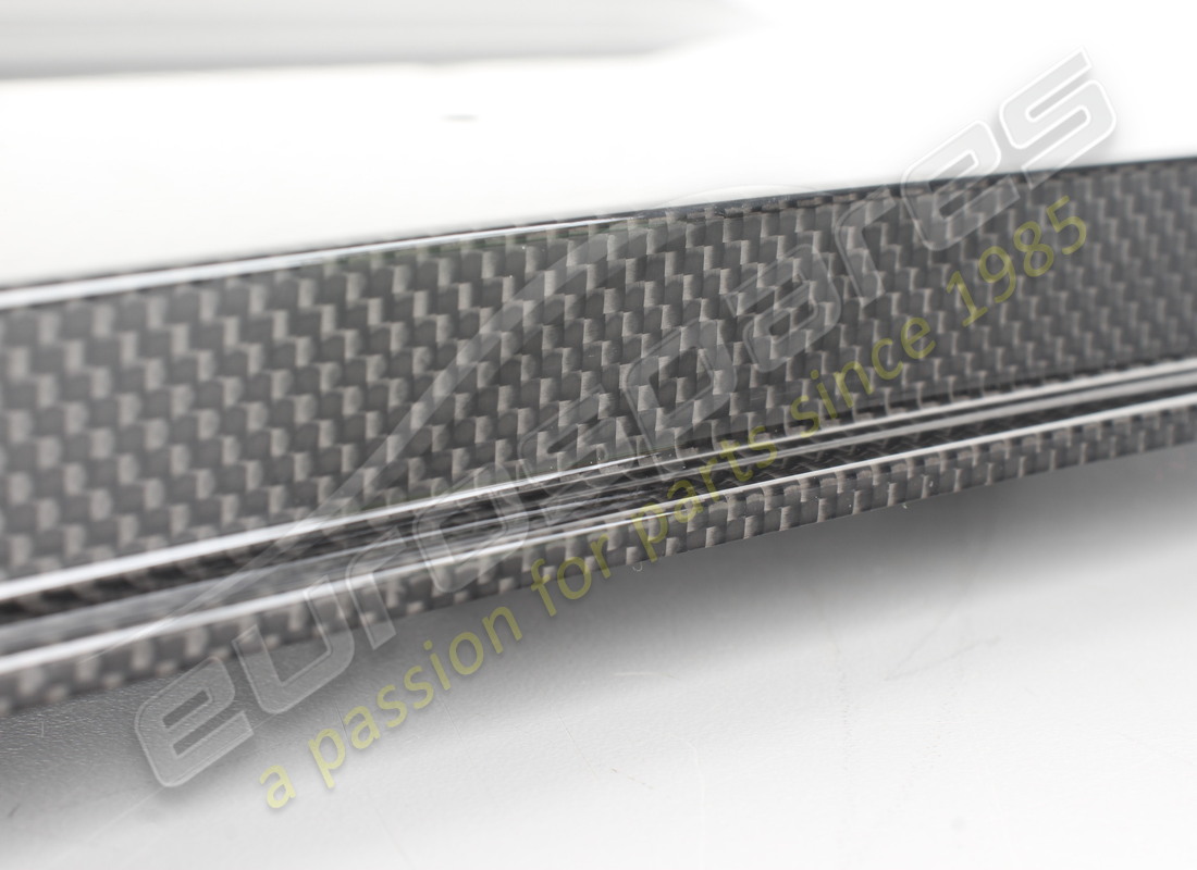 nouveau ferrari aérodynamisme arrière en fibre de carbone. référence 70004136 (3)