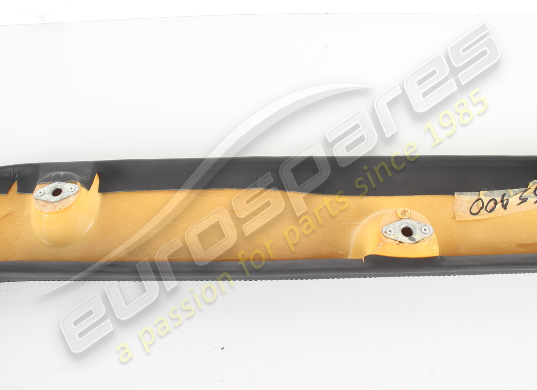 nouveau ferrari panneau inférieur couvert pour porte gauche. numéro de pièce 621559.. (8)