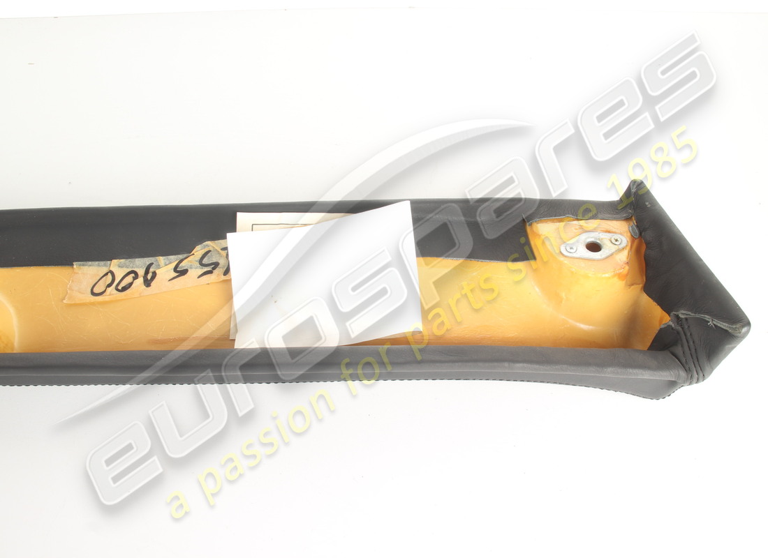 nouveau ferrari panneau inférieur couvert pour porte gauche. numéro de pièce 621559.. (9)