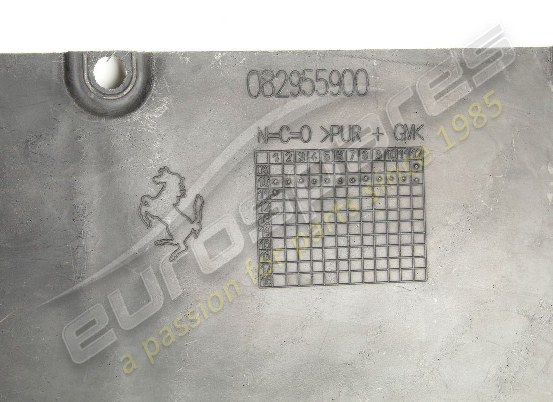 UTILISÉ FERRARI BOUCLIER CENTRAL DE SOUS-CAISSE. NUMÉRO DE PIÈCE 82884900 (7) utilisé ferrari bouclier central de sous-caisse. numéro de pièce 82884900 (7)