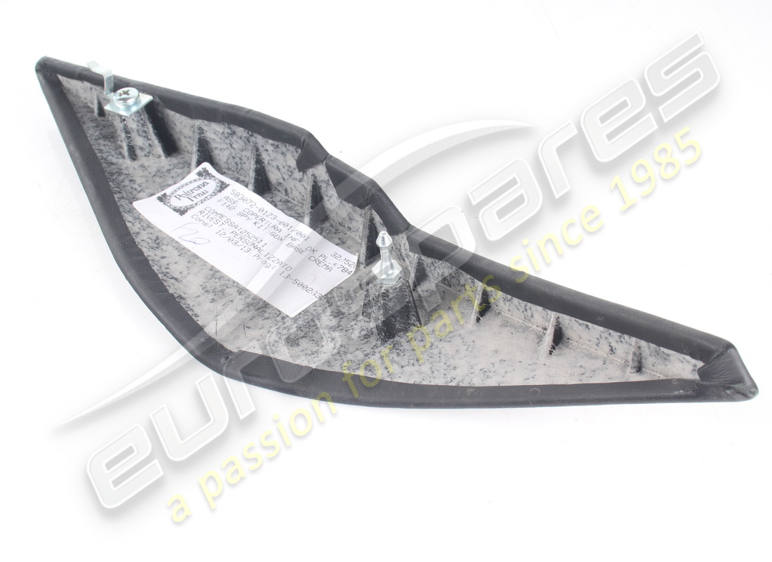 COUVERCLE DE MONTANT INFÉRIEUR DROIT D'OCCASION FERRARI. NUMÉRO DE PIÈCE 840031.. (2) couvercle de montant inférieur droit d'occasion ferrari. numéro de pièce 840031.. (2)