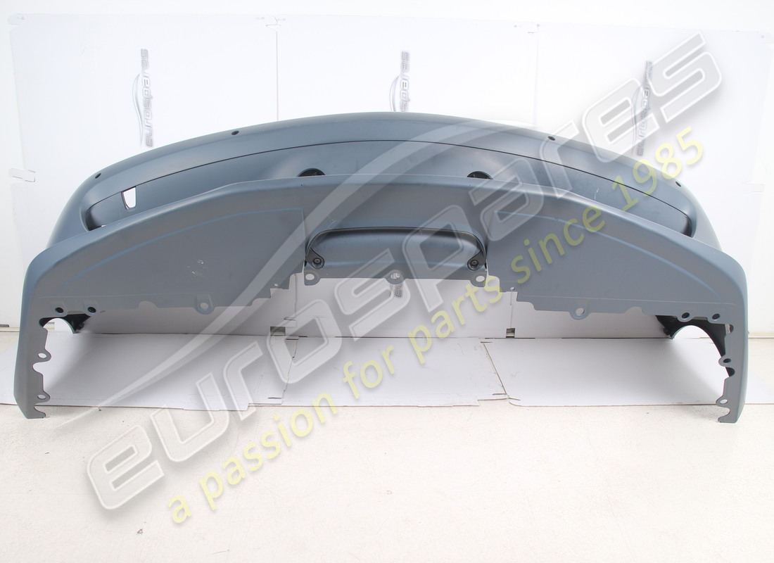 nouveau pare-chocs avant ferrari. numéro de pièce 83104710 (2)