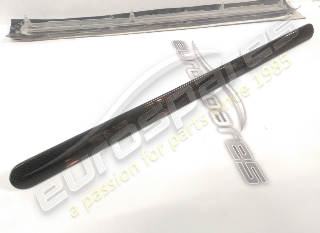 nouvelle garniture gauche en carbone maserati. numéro de pièce 67027700 (2)