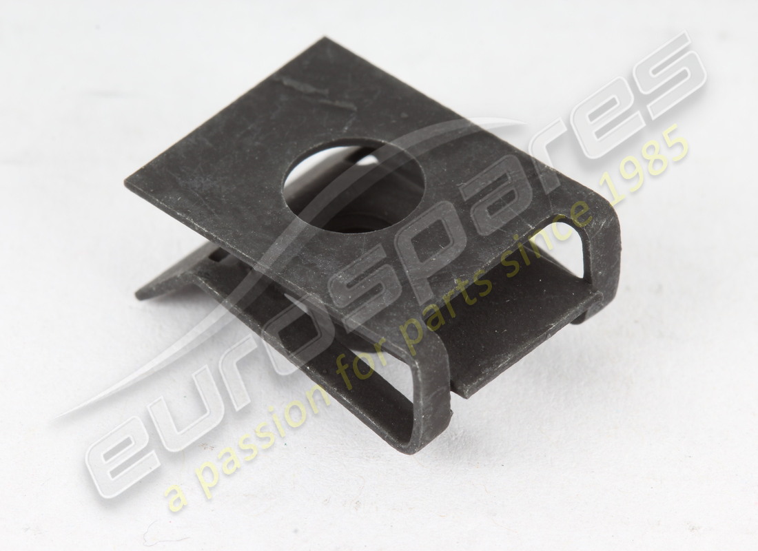 nouveau support maserati. numéro de pièce 67278700 (2)
