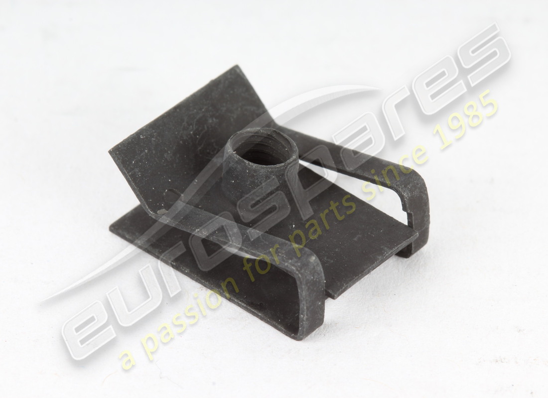 nouveau support maserati. numéro de pièce 67278700 (1)