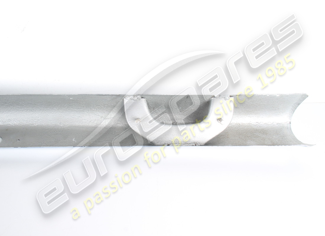 NOUVEAU FERRARI 275GTB PARE-CHOCS ARRIÈRE CENTRAL. NUMÉRO DE PIÈCE 20401709 (4) nouveau ferrari 275gtb pare-chocs arrière central. numéro de pièce 20401709 (4)