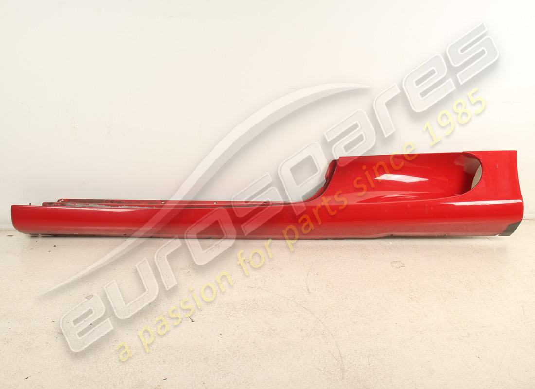 UTILISÉ Ferrari REVÊTEMENT SOUS-PORTE LH. NUMÉRO DE PIÈCE 66099510 (1)